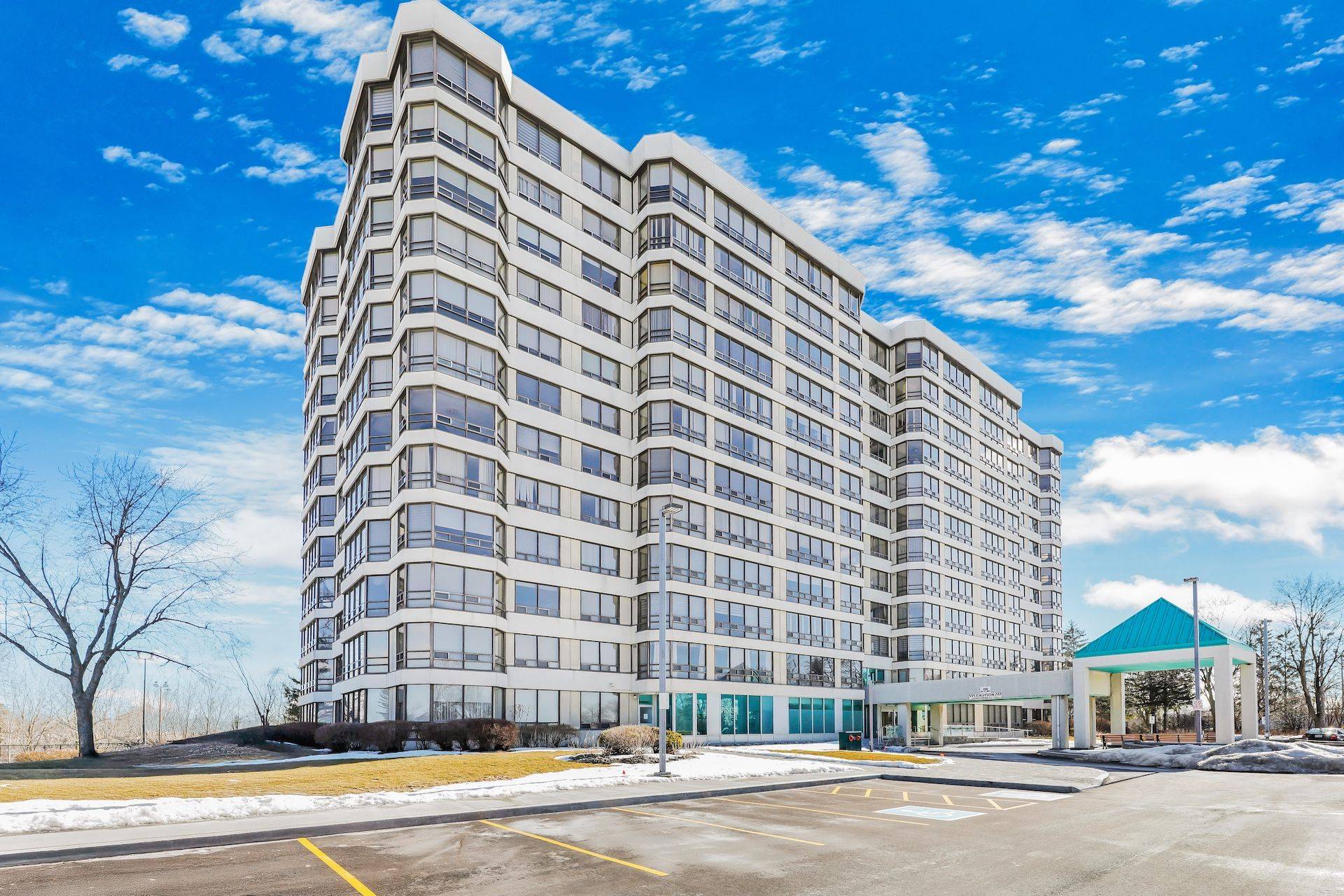 Brampton, ON L6Y 3V3,330 Mill ST S #304
