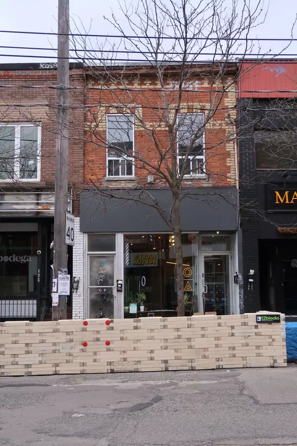 Toronto C01, ON M6J 2Z7,200 Ossington AVE