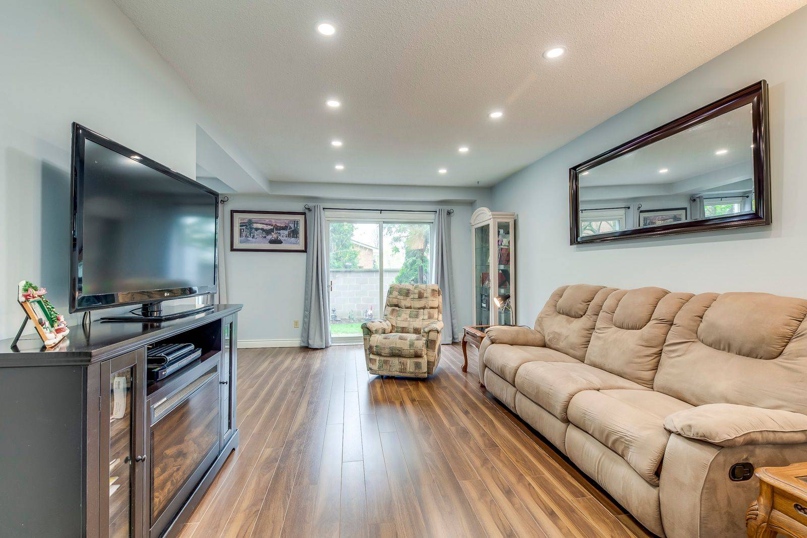 Burlington, ON L7M 1V6,1548 Newlands CRES #14
