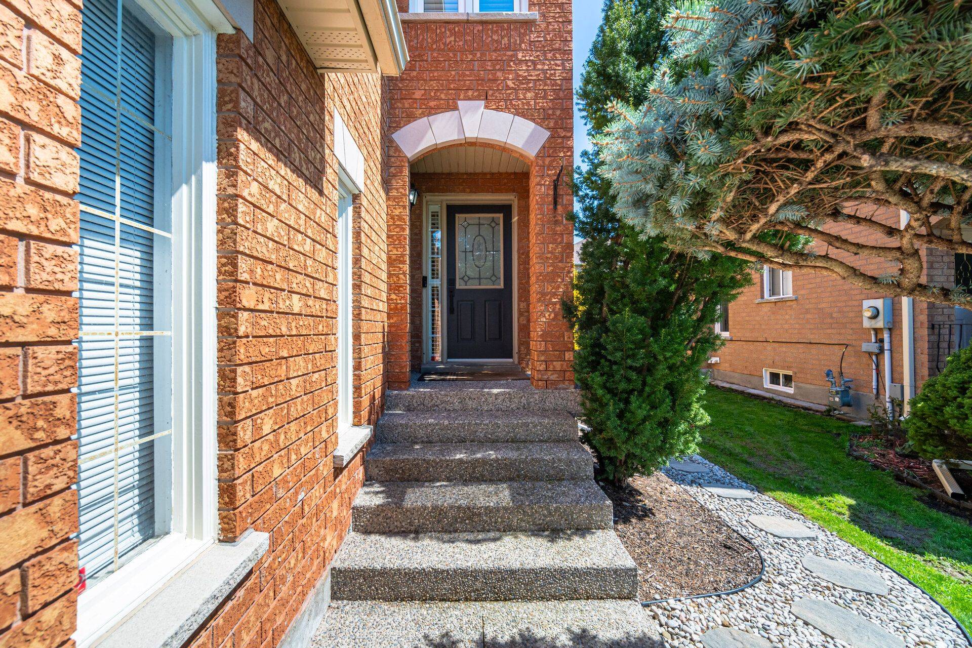 Oakville, ON L6M 3N7,2164 Shady Glen RD
