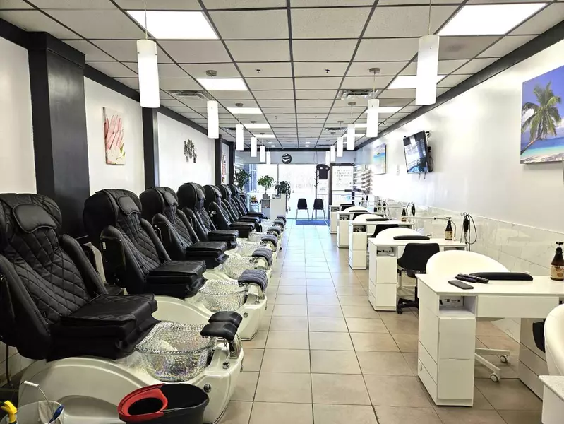 523 Woodpark BLVD SW, Calgary, AB t2w4j3