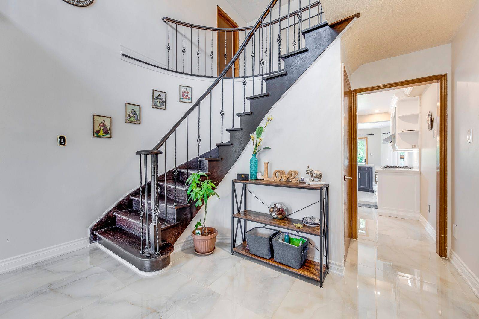 Mississauga, ON L5M 3A1,1919 Aldermead RD #Upper