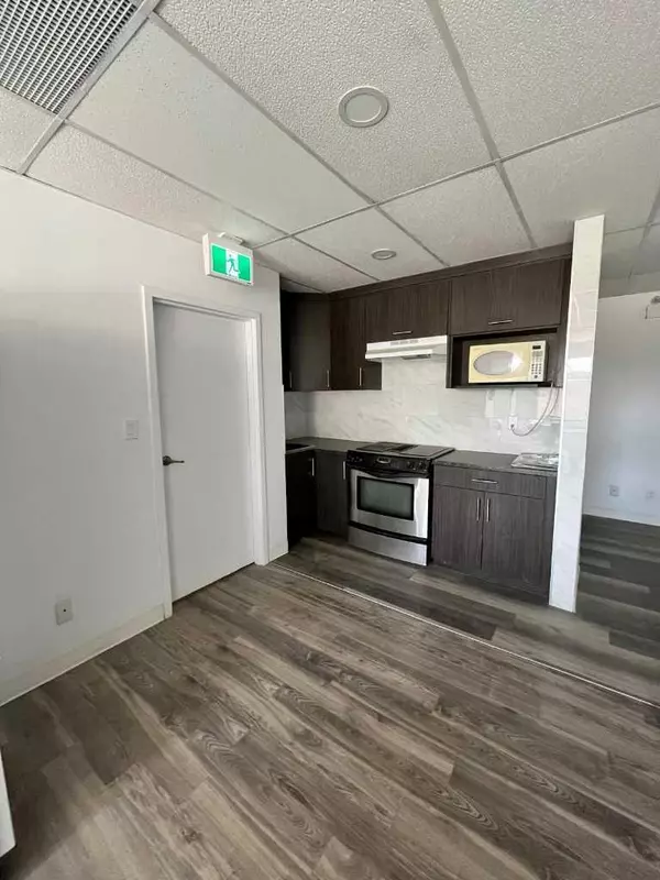 Calgary, AB T2E7B2,1916 30 AVE NE #15