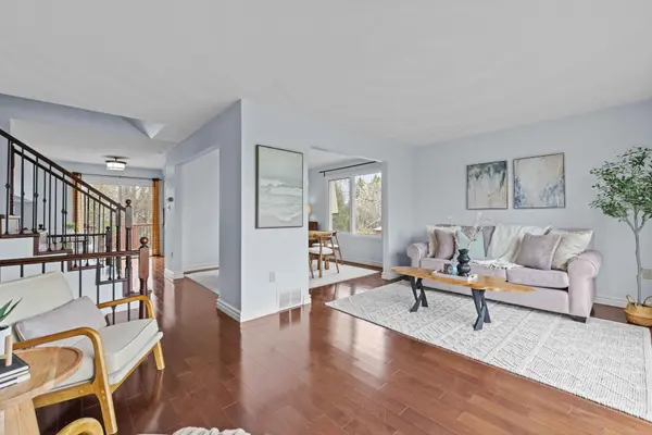 Selwyn, ON K9J 0C7,238 Patricia CRES