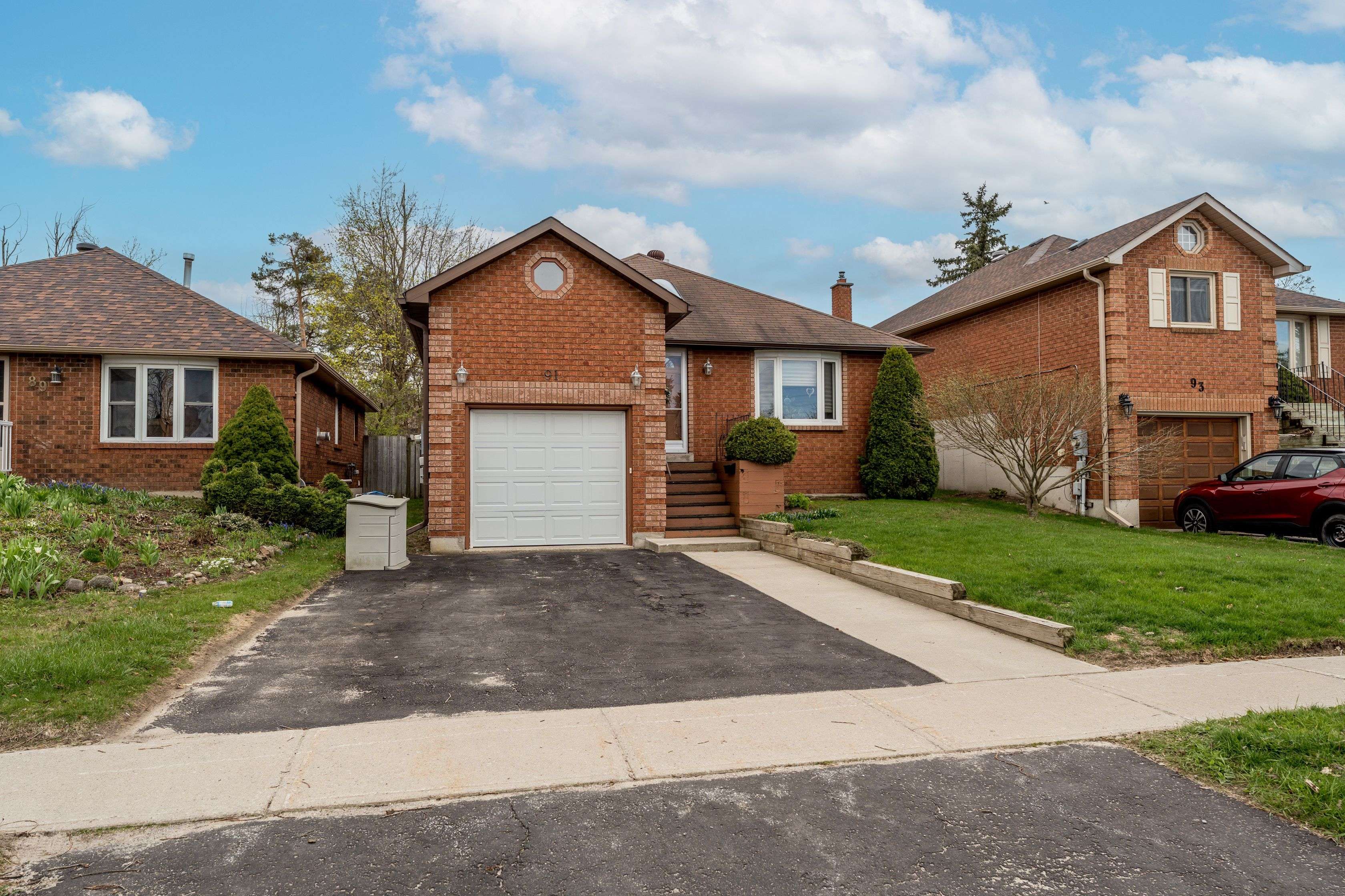 91 Irwin DR,  Barrie,  ON L4N 7A9