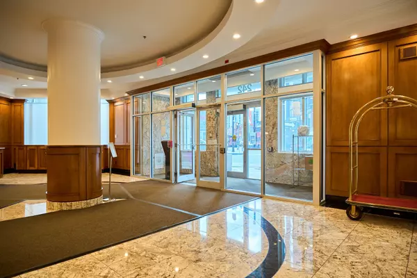 Lower Town - Sandy Hill, ON K1N 0B7,242 Rideau ST #2405