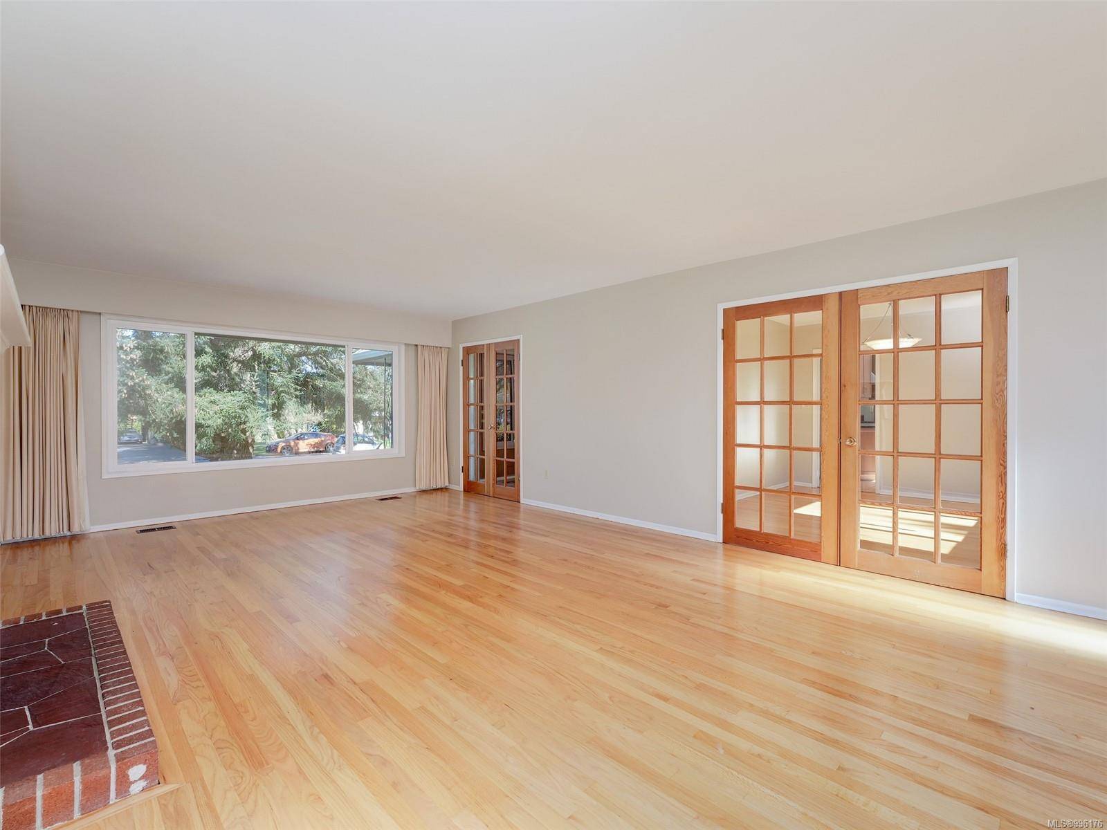 Saanich, BC V8N 3K5,4555 Bissenden Pl