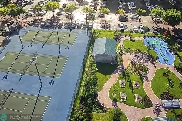 Pembroke Pines, FL 33026,900 Saint Charles Pl #216