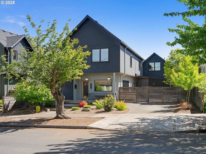 4566 NE Cesar E Chavez BLVD #1, Portland, OR 97211