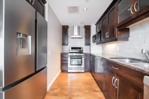 Lower Town - Sandy Hill, ON K1N 0A8,90 George ST #809