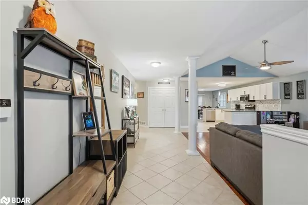 Hamilton, ON L8H 6Z4,996 BEACH BLVD