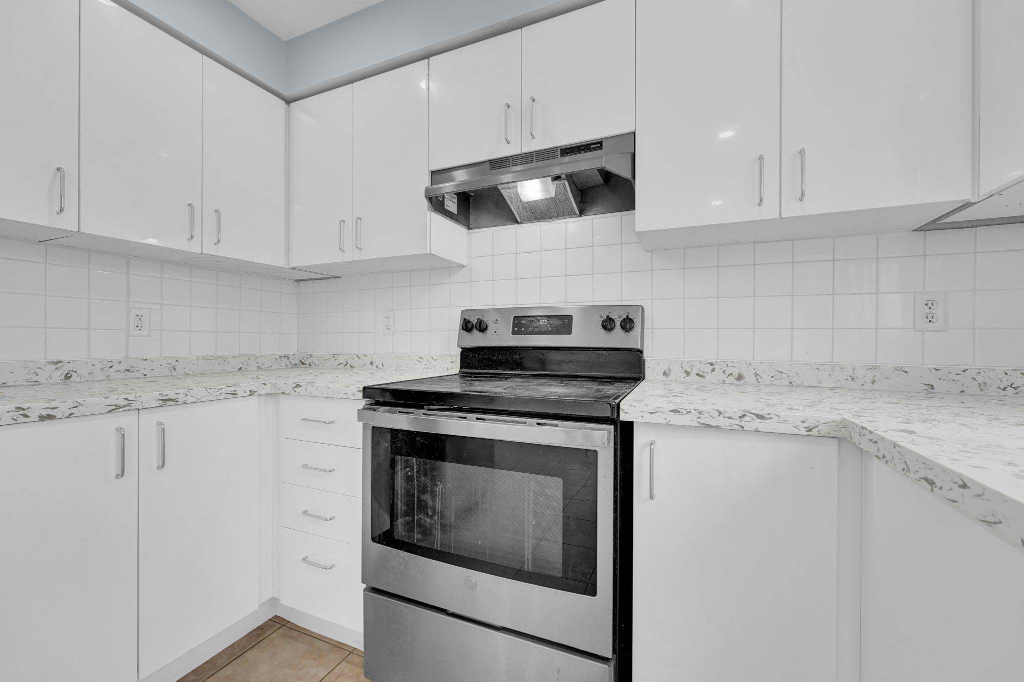 Brampton, ON L6Y 5S4,73 Bernard AVE