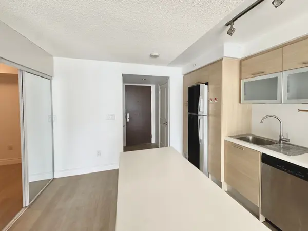 386 Yonge ST #1120, Toronto C01, ON M5B 0A5