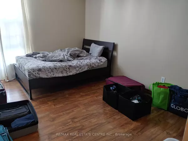 Brampton, ON L6T 3W2,15 Kensington RD #209
