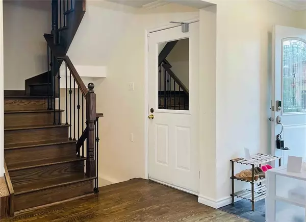 Mississauga, ON L5B 2X6,4263 Sugarbush RD