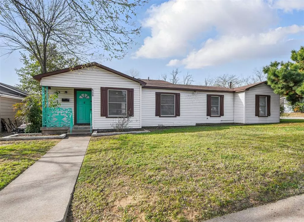 Fort Worth, TX 76112,6728 Greenlee Street