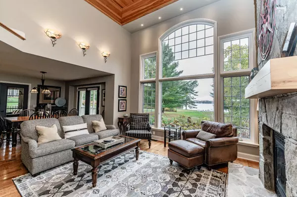Muskoka Lakes, ON P0B 1J0,3876 Muskoka Road 118 RD W #Carling 5 W3