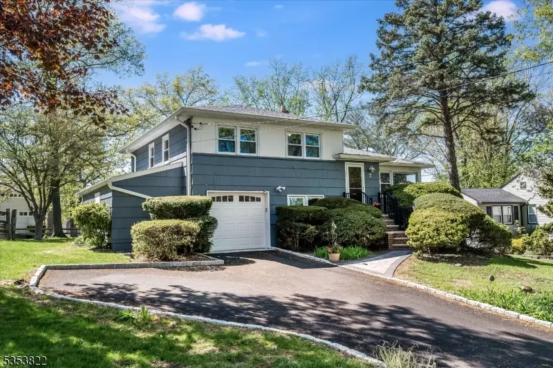 7 Hickory Rd, West Orange Twp., NJ 07052