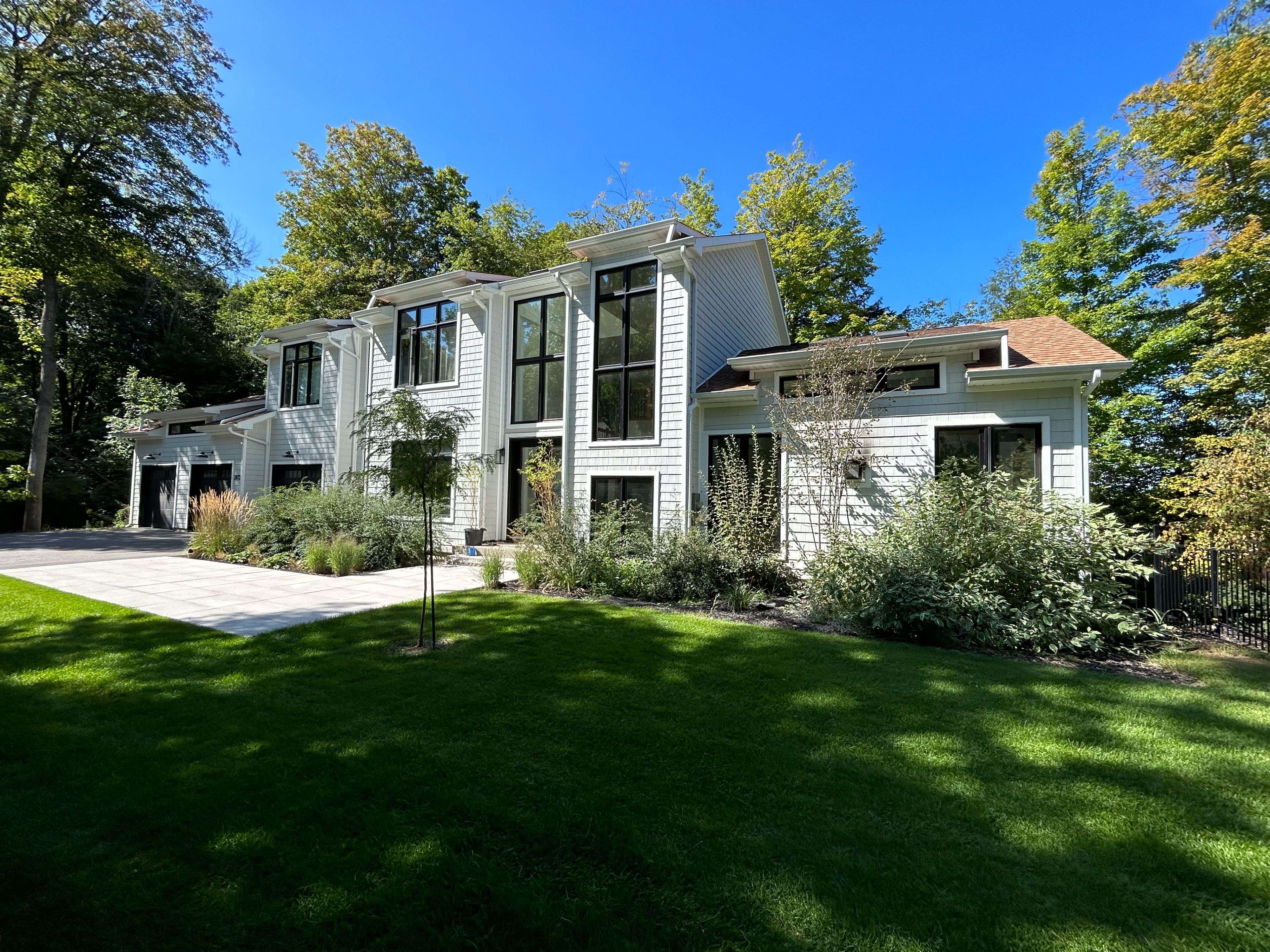 2072 Wilkinson ST, Innisfil, ON L9S 1X3