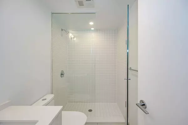 Hamilton, ON L8R 0A8,1 Jarvis ST #607