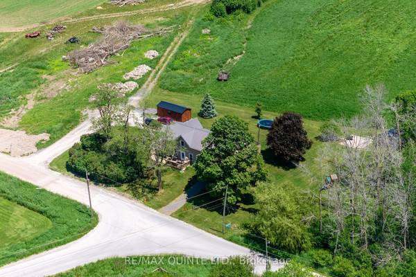 2 Baitleys RD, Prince Edward County, ON K0K 3L0