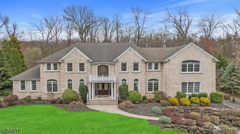 33 Windridge Dr, North Caldwell Boro, NJ 07006