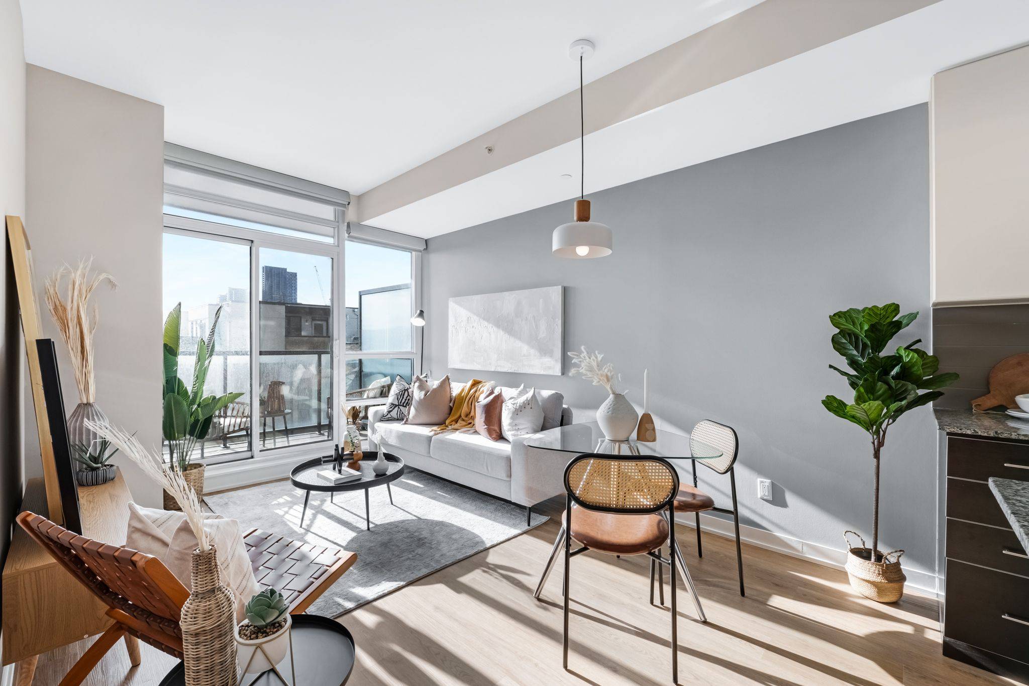 8 Fieldway RD #403, Toronto W08, ON M8Z 0C3