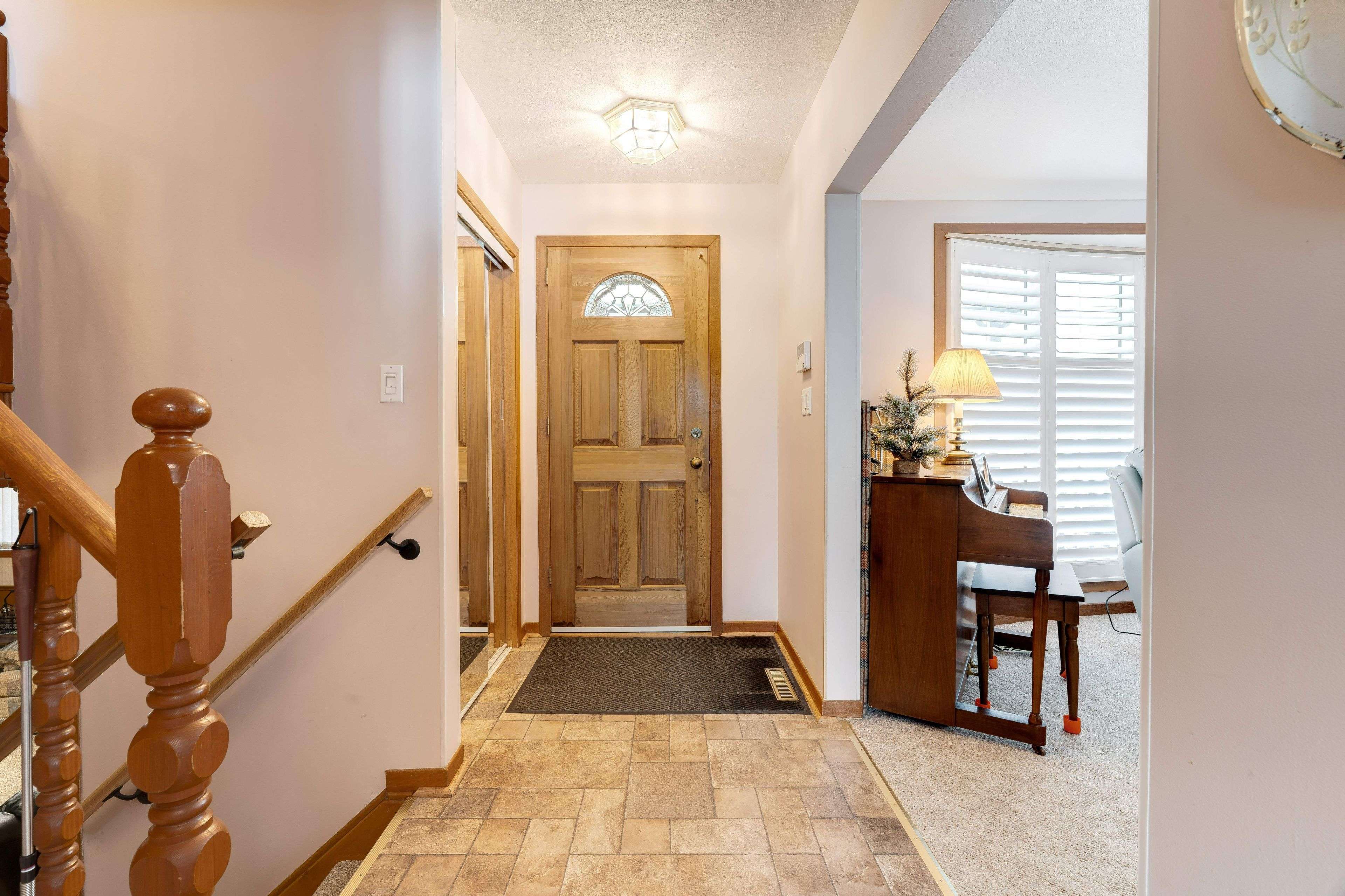 Burlington, ON L7L 1M8,5148 SPRUCE AVE