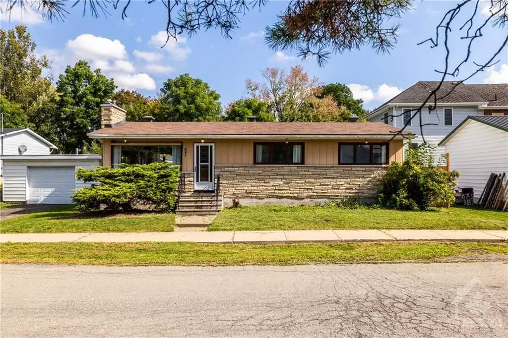 North Dundas, ON K0C 2K0,491 WHITNEY ST