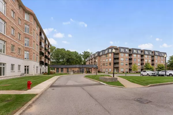 Niagara Falls, ON L2H 2Y7,8111 Forest Glen DR #225