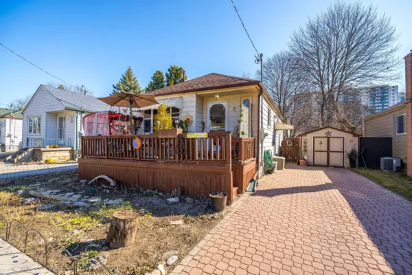 Toronto E04, ON M1L 2X8,5 Westbourne AVE