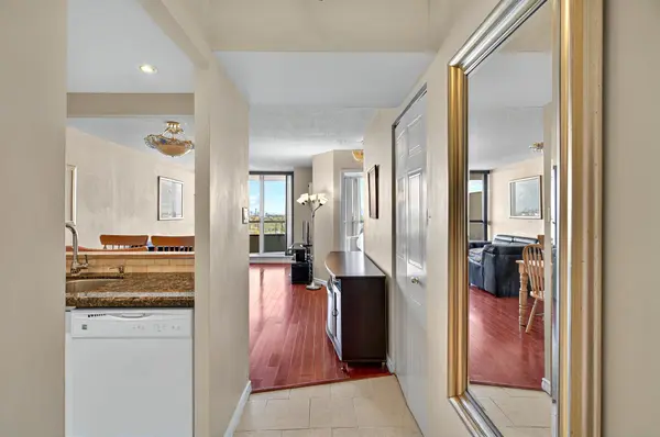 Toronto E04, ON M1K 5J5,5 Greystone Walk DR #1617