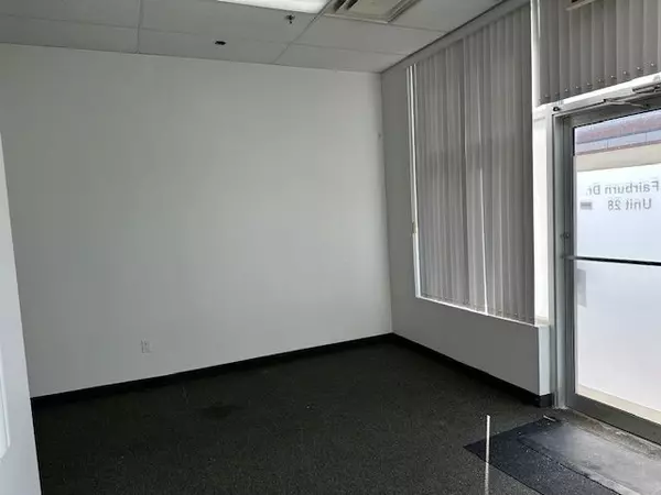 Markham, ON L6G 0A4,11 Fairburn DR #28