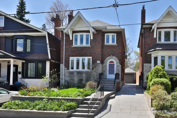 Toronto C04, ON M4R 1W7,814 Duplex AVE