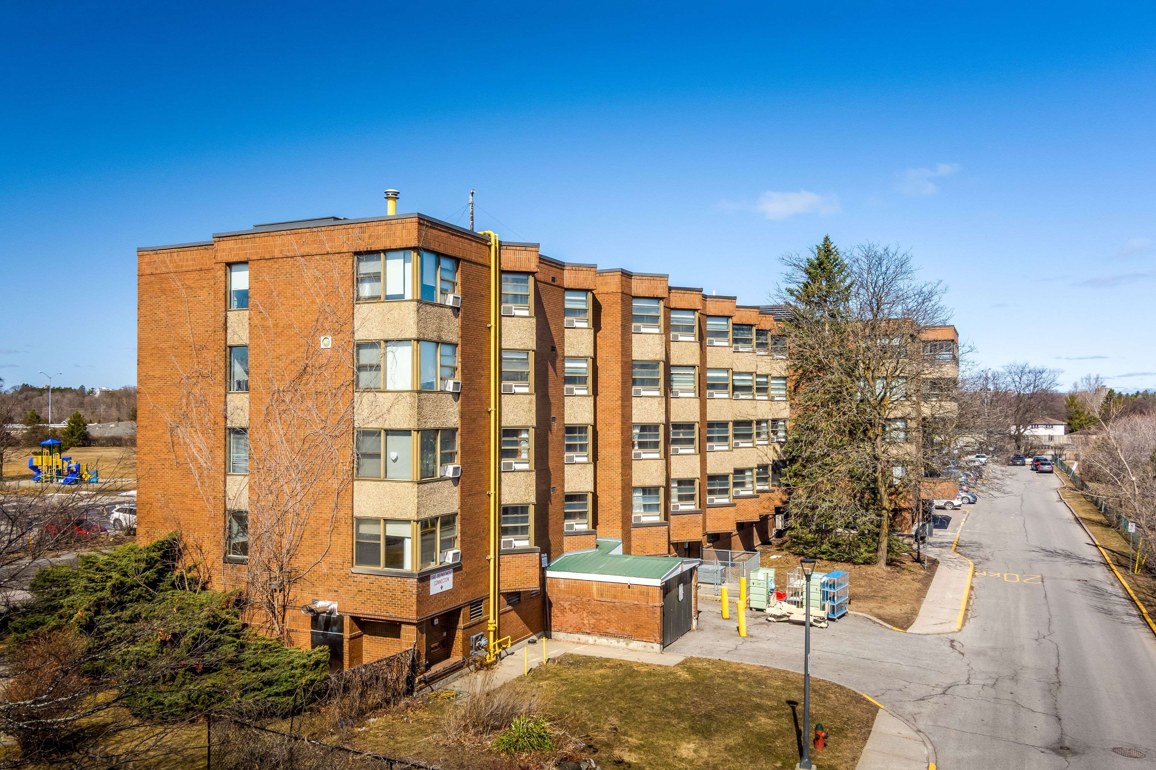 Parkway Park - Queensway Terrace S And Area, ON K2C 3S1,2179 Elmira DR