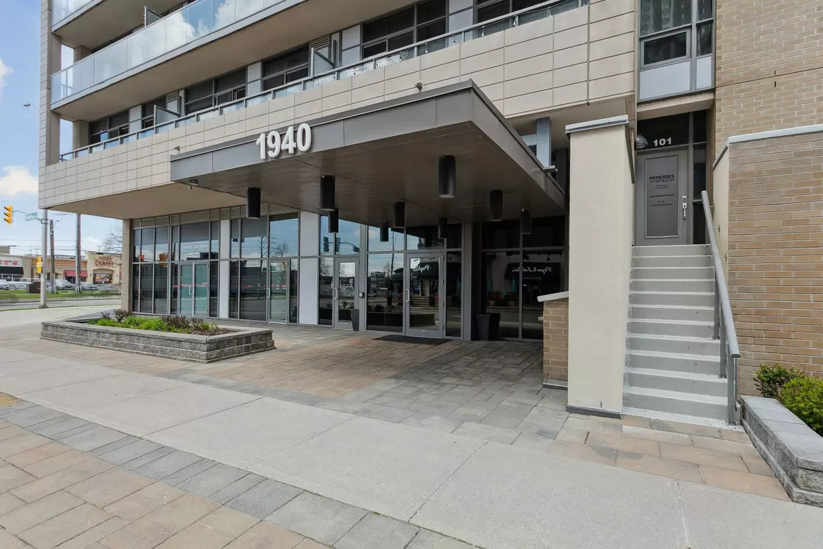 Burlington, ON L7L 0E4,1940 Ironstone DR #104