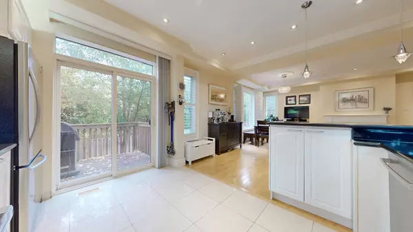 Richmond Hill, ON L4B 4C5,9133 Bayview AVE #TH25