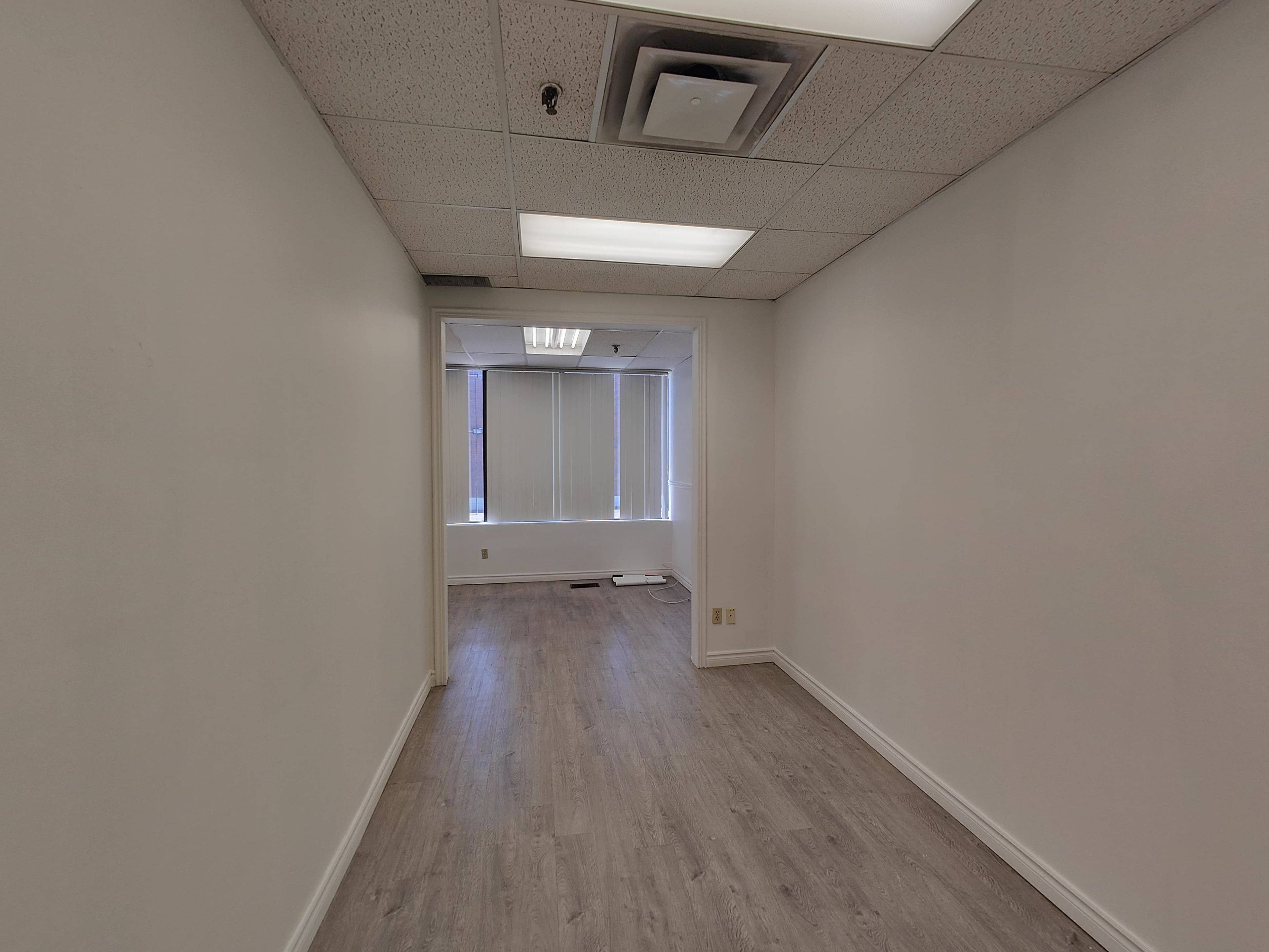 Markham, ON L3R 1H3,300 Esna Park DR #28