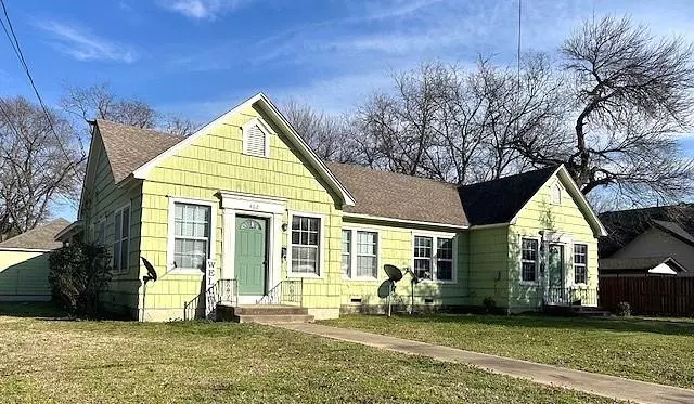 Gainesville, TX 76240,402 & 404 S Grand Avenue