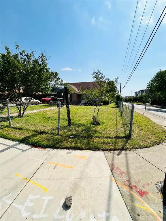 Dallas, TX 75235,7225 Mohawk Drive