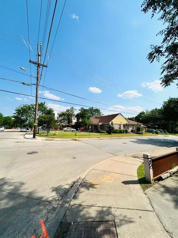 Dallas, TX 75235,7225 Mohawk Drive