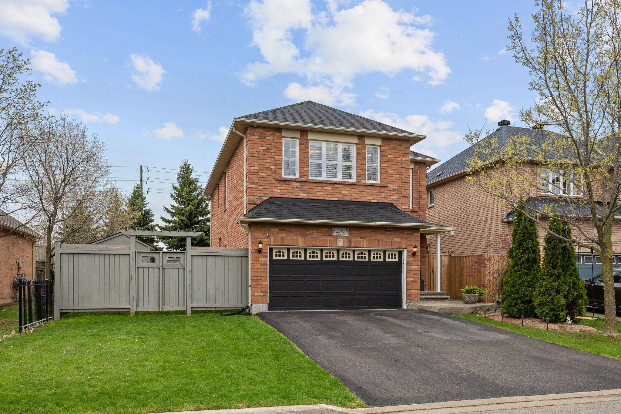 Oakville, ON L6M 4R8,2587 Carberry WAY