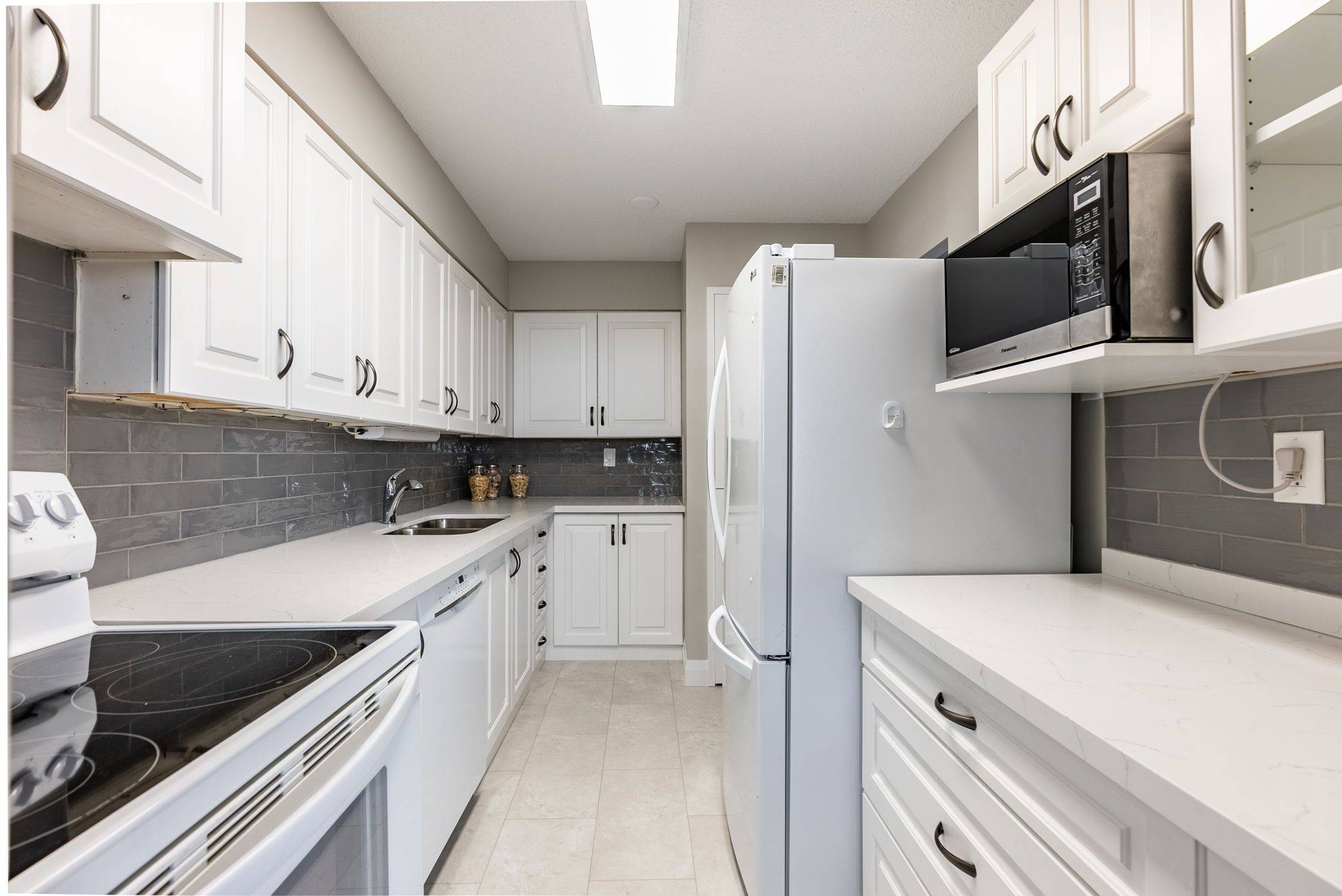Burlington, ON L7P 3P4,2055 Upper Middle RD #306