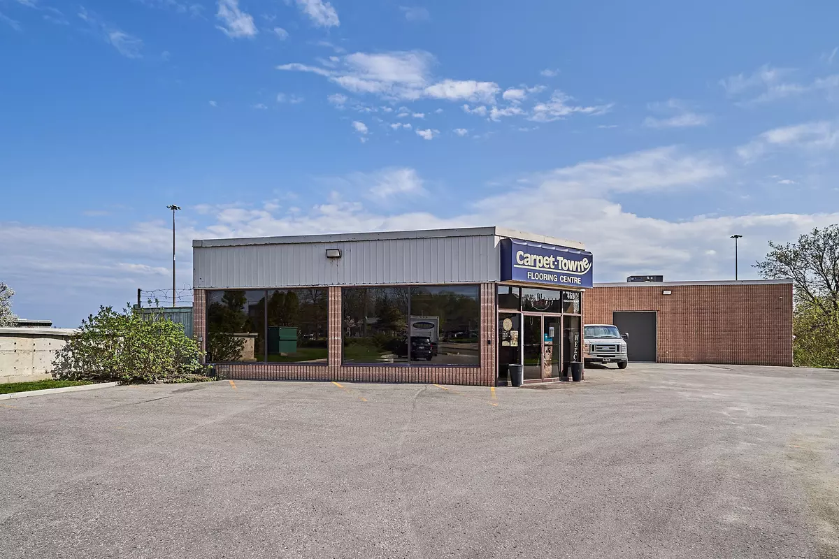 Pickering, ON L1V 1A5,469 Kingston RD