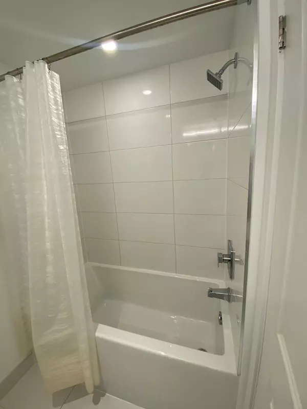 Toronto C08, ON M4W 0B4,395 Bloor ST #3607