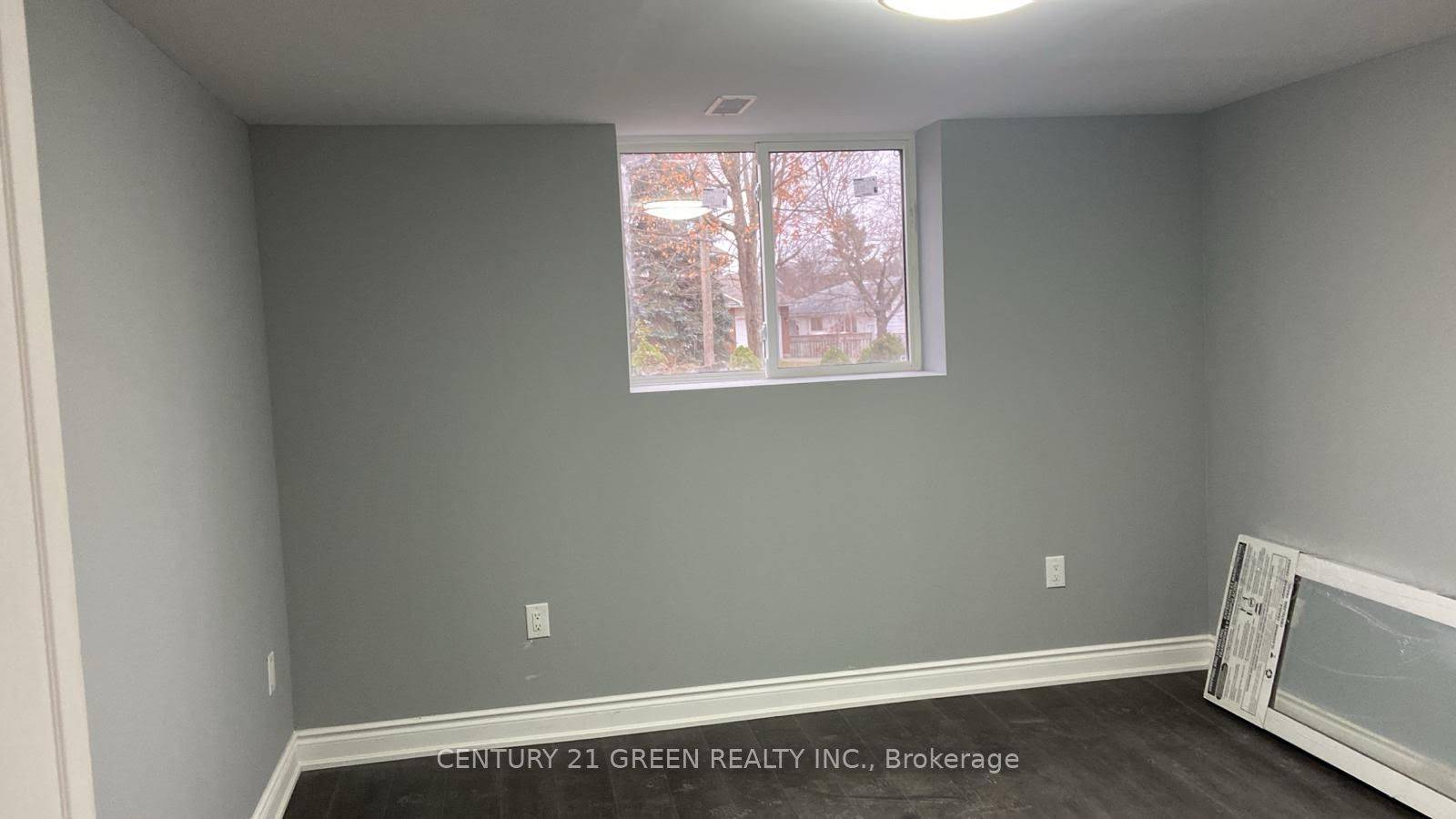 Kitchener, ON N2M 4V9,25 Thornridge CRES #Lower