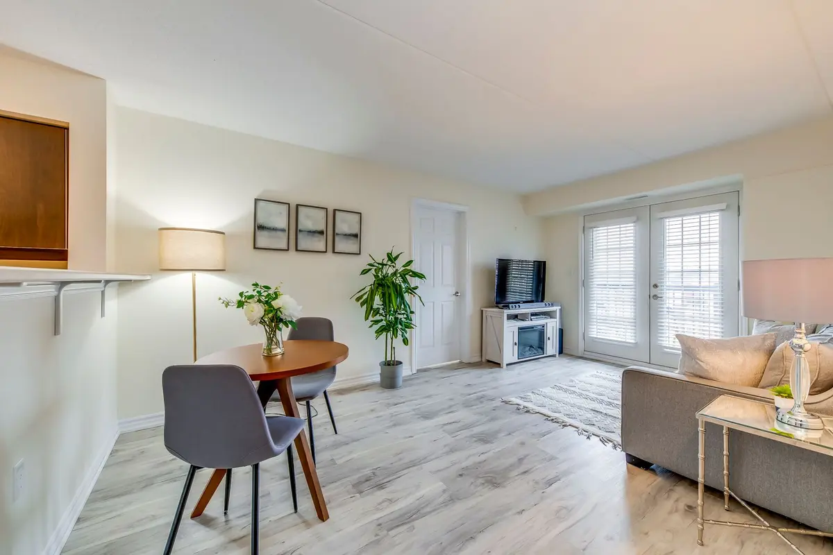 Milton, ON L9T 7S4,1380 Main ST E #309