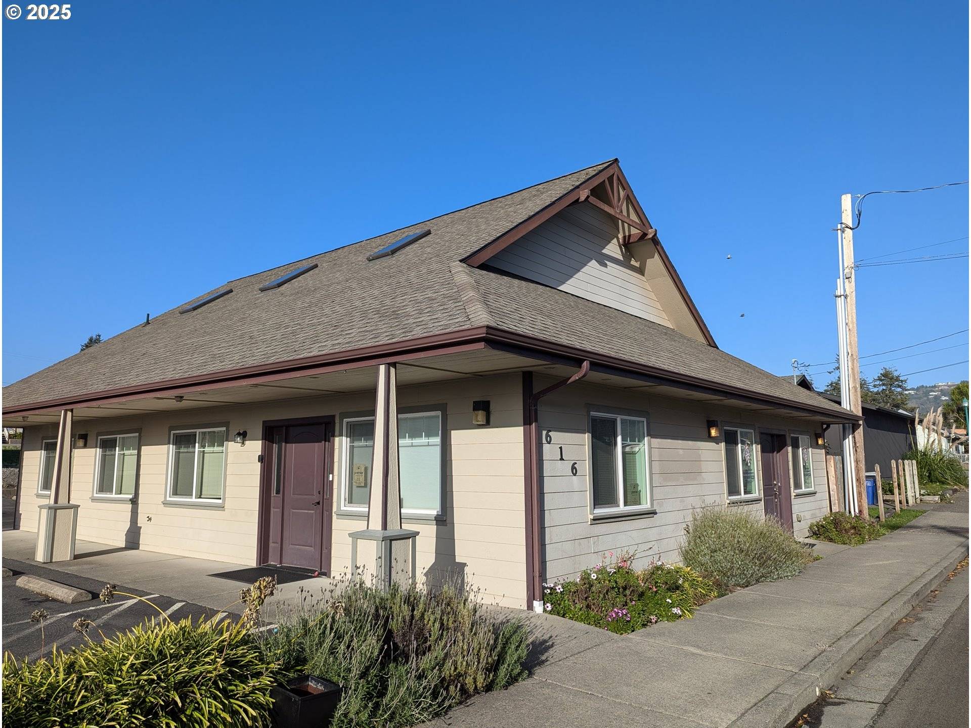 Brookings, OR 97415,616 HEMLOCK ST