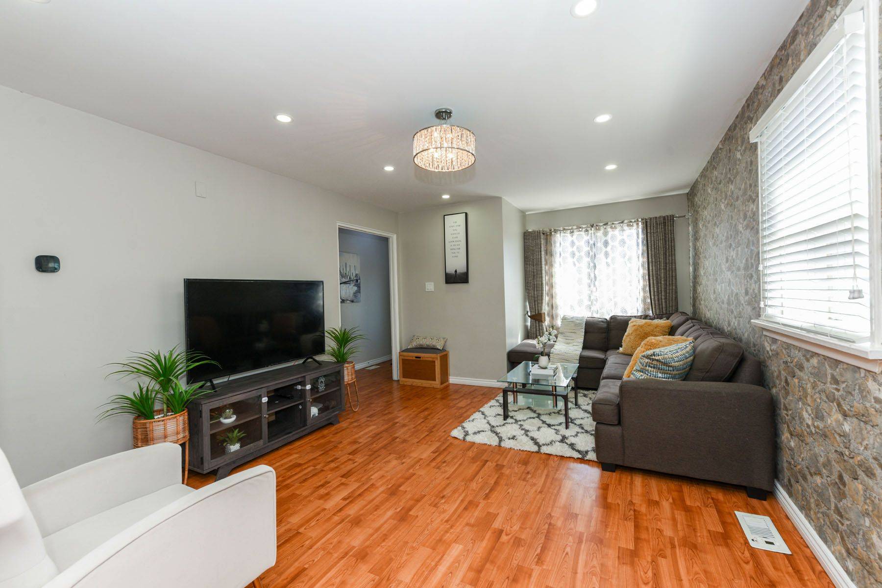 Brampton, ON L6Y 1H1,40 Corby CRES