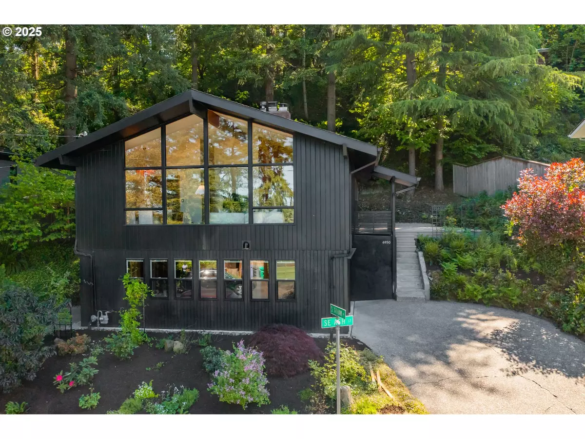 Portland, OR 97215,6950 SE ASH ST